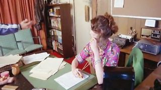 Мужик накинулся на журналистку и поимел её на столе