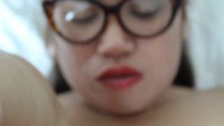 Сношение очкастой подруги в позе миссионера